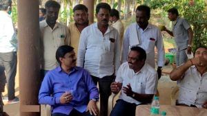 Janardhan reddy visits hiriyur may field wife aruna lakshmi in assembly election