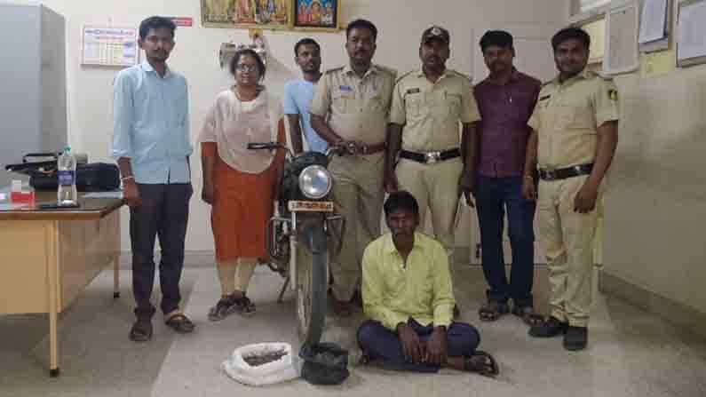 ಮಾಲೂರು: ದ್ವಿಚಕ್ರ ವಾಹನದಲ್ಲಿ ಗಾಂಜಾ ಸಾಗಿಸುತ್ತಿದ್ದ ವ್ಯಕ್ತಿ ಅಂದರ್