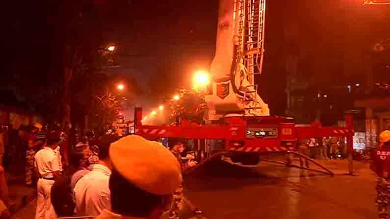 Kolkata Railways Building Fire: ಕೋಲ್ಕತ್ತಾದಲ್ಲಿ ಅಗ್ನಿ ದುರಂತ 7 ಮಂದಿ ಸಾವು, 10 ಲಕ್ಷ ರೂ ಪರಿಹಾರ ಘೋಷಿಸಿದ ಸಿಎಂ ಮಮತಾ ಬ್ಯಾನರ್ಜಿ Kolkata Railways Building Fire: ಕೋಲ್ಕತ್ತಾದಲ್ಲಿ ಅಗ್ನಿ ದುರಂತ 7 ಮಂದಿ ಸಾವು, 10 ಲಕ್ಷ ರೂ ಪರಿಹಾರ ಘೋಷಿಸಿದ ಸಿಎಂ ಮಮತಾ ಬ್ಯಾನರ್ಜಿ