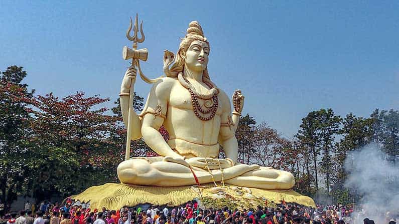 Maha Shivaratri 2021: ಶಿವರಾತ್ರಿ ಹಬ್ಬ ಹುಟ್ಟಿದ್ದೇಗೆ? ಏನನ್ನು ಅರ್ಪಿಸಿದರೆ ಪರಶಿವ ಒಲಿಯುತ್ತಾನೆ? Maha Shivaratri 2021: ಶಿವರಾತ್ರಿ ಹಬ್ಬ ಹುಟ್ಟಿದ್ದೇಗೆ? ಏನನ್ನು ಅರ್ಪಿಸಿದರೆ ಪರಶಿವ ಒಲಿಯುತ್ತಾನೆ?