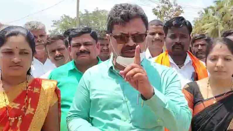ರೇಣುಕಾಚಾರ್ಯ, ಈಶ್ವರಪ್ಪ ಮಧ್ಯೆ ಮಾತಿನ ಸಮರ; ಹುಲಿವೇಷ ಎಂದವರು ಆತ್ಮಾವಲೋಕನ ಮಾಡಿಕೊಳ್ಳಲಿ: ರೇಣುಕಾಚಾರ್ಯ ತಿರುಗೇಟು