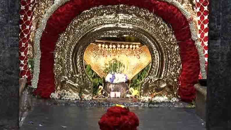 Maha Shivaratri 2021 ಶಿವ ಶಿವ ಎಂದು ಪರಮೇಶ್ವರನ ದರ್ಶನಕ್ಕೆ ಮುಗಿಬಿದ್ದ ಭಕ್ತರು.. ದೇವಾಲಯಗಳಲ್ಲಿ ಶಿವರಾತ್ರಿ ಸಂಭ್ರಮ