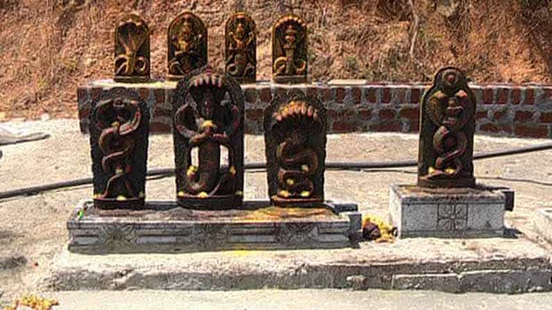 ರಾತ್ರೋರಾತ್ರಿ ವಿಗ್ರಹ ಪ್ರತಿಷ್ಠಾಪನೆ, ಮಂಡ್ಯ ಕುಂದೂರು ಬೆಟ್ಟದ ಭೂಮಿಯನ್ನ ಕಬಳಿಸುವ ಯತ್ನ: ಸ್ಥಳಿಯರು ಕಿಡಿಕಿಡಿ ರಾತ್ರೋರಾತ್ರಿ ವಿಗ್ರಹ ಪ್ರತಿಷ್ಠಾಪನೆ, ಮಂಡ್ಯ ಕುಂದೂರು ಬೆಟ್ಟದ ಭೂಮಿಯನ್ನ ಕಬಳಿಸುವ ಯತ್ನ: ಸ್ಥಳಿಯರು ಕಿಡಿಕಿಡಿ