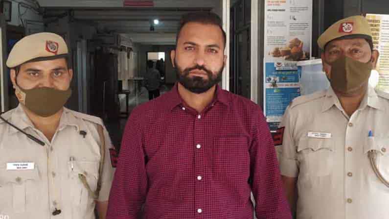 ತನ್ನ ಬದಲು ಬೇರೆಯೊಬ್ಬನನ್ನು ಪರೀಕ್ಷೆ ಬರೆಯಲು ಕಳಸಿದ ‘ಮನೋಹರ್ ಭಾಯಿ ಎಮ್ಬಿಬಿಎಸ್’ ಪೊಲೀಸರಿಗೆ ಸಿಕ್ಕಿಬಿದ್ದ!