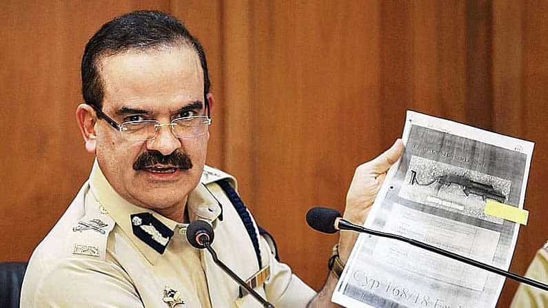 ‘100 ಕೋಟಿ ವಸೂಲಿ ಮಾಡುವಂತೆ ಒತ್ತಡ ಹೇರಿದ್ದರು ಎಂಬ ಪತ್ರ ಬರೆದದ್ದು ನಾನೇ‘; ಖಚಿತಪಡಿಸಿದ ಪರಮ್ವೀರ್ ಸಿಂಗ್ ‘100 ಕೋಟಿ ವಸೂಲಿ ಮಾಡುವಂತೆ ಒತ್ತಡ ಹೇರಿದ್ದರು ಎಂಬ ಪತ್ರ ಬರೆದದ್ದು ನಾನೇ‘; ಖಚಿತಪಡಿಸಿದ ಪರಮ್ವೀರ್ ಸಿಂಗ್