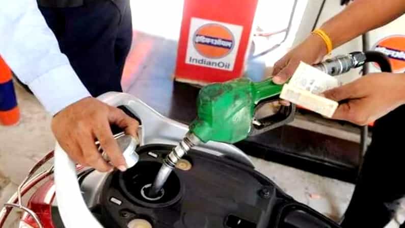 Petrol Price Today: ಶತಕ ಬಾರಿಸಿ ಮುನ್ನುಗ್ಗುತ್ತಲೇ ಇದೆ ಇಂಧನ ದರ; ಇಂದು ಪೆಟ್ರೋಲ್, ಡೀಸೆಲ್ ಬೆಲೆ ಎಷ್ಟಿದೆ? ಪರಿಶೀಲಿಸಿ Petrol Price Today: ಶತಕ ಬಾರಿಸಿ ಮುನ್ನುಗ್ಗುತ್ತಲೇ ಇದೆ ಇಂಧನ ದರ; ಇಂದು ಪೆಟ್ರೋಲ್, ಡೀಸೆಲ್ ಬೆಲೆ ಎಷ್ಟಿದೆ? ಪರಿಶೀಲಿಸಿ