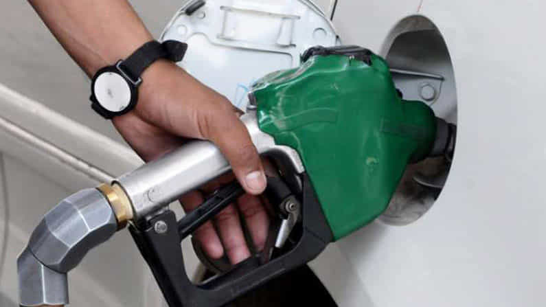 Petrol Price Today: ಒಂದು ತಿಂಗಳ ಬಳಿಕ ಮೊದಲ ಬಾರಿಗೆ ಇಳಿಕೆ ಕಂಡ ಪೆಟ್ರೋಲ್ ಬೆಲೆ, ಡೀಸೆಲ್ ಬೆಲೆಯಲ್ಲಿಯೂ ಕಡಿತ Petrol Price Today: ಒಂದು ತಿಂಗಳ ಬಳಿಕ ಮೊದಲ ಬಾರಿಗೆ ಇಳಿಕೆ ಕಂಡ ಪೆಟ್ರೋಲ್ ಬೆಲೆ, ಡೀಸೆಲ್ ಬೆಲೆಯಲ್ಲಿಯೂ ಕಡಿತ