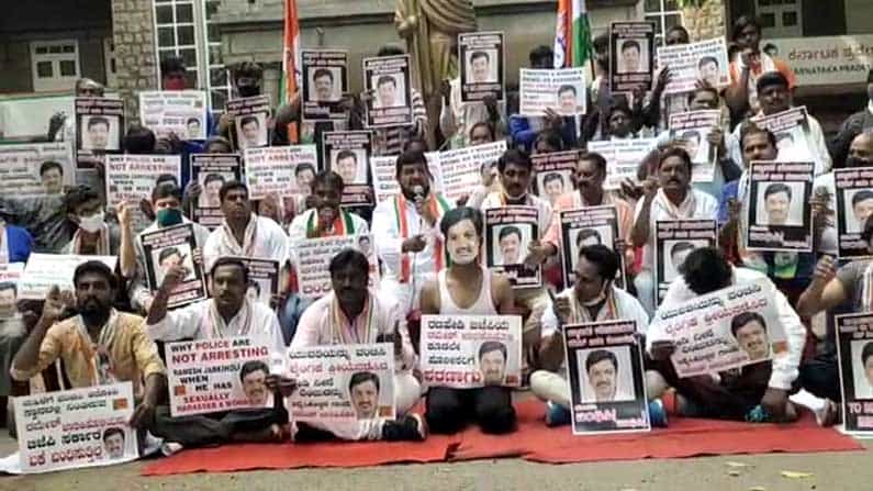ರಮೇಶ್ ಜಾರಕಿಹೊಳಿ ವಿರುದ್ಧ ಕಾಂಗ್ರೆಸ್, ಡಿ ಕೆ ಶಿವಕುಮಾರ್ ವಿರುದ್ಧ ರಮೇಶ್ ಜಾರಕಿಹೊಳಿ ಬೆಂಬಲಿಗರ ಪ್ರತಿಭಟನೆ
