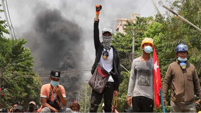 Myanmar protest: ಸಶಸ್ತ್ರ ಸೇನಾಪಡೆಯ ದಿನದಂದು ಮ್ಯಾನ್ಮಾರ್ನಲ್ಲಿ 90ಕ್ಕೂ ಹೆಚ್ಚು ಮಂದಿಯನ್ನು ಕೊಂದ ಸೇನೆ Myanmar protest: ಸಶಸ್ತ್ರ ಸೇನಾಪಡೆಯ ದಿನದಂದು ಮ್ಯಾನ್ಮಾರ್ನಲ್ಲಿ 90ಕ್ಕೂ ಹೆಚ್ಚು ಮಂದಿಯನ್ನು ಕೊಂದ ಸೇನೆ