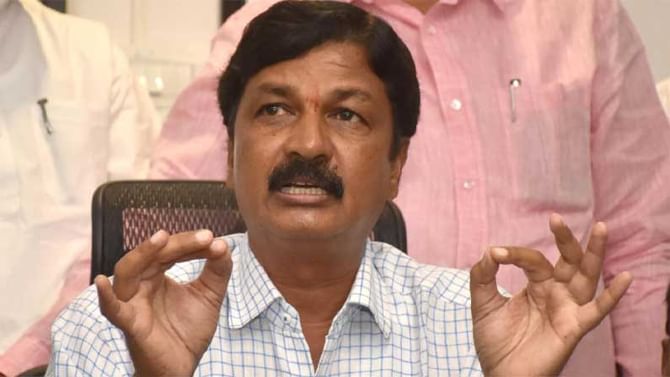 ಅಶ್ಲೀಲ ಸಿಡಿ ಪ್ರಕರಣ: ರಮೇಶ್ ಜಾರಕಿಹೊಳಿ ಮೊಬೈಲ್ ವಶಕ್ಕೆ ಪಡೆದ ಎಸ್​ಐಟಿ