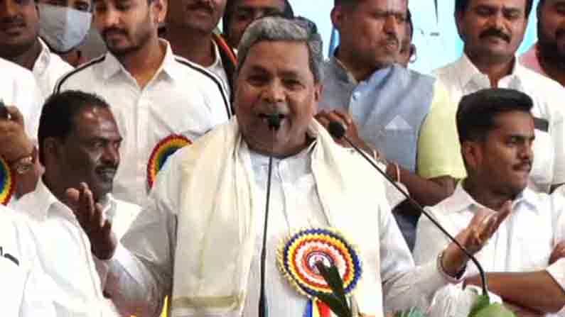 ‘ನಮ್ಮ ಸಮಾಜದಲ್ಲಿ ಕೊಳಕು ಮನಸ್ಸುಗಳು ಇವೆ; ಕಳ್ಳನೋ, ಸುಳ್ಳನೋ ನಮ್ಮವನು ಸಿಎಂ ಆಗಬೇಕೆಂದರೆ ಒಳ್ಳೇ ಸಮಾಜ ನಿರ್ಮಾಣ ಹೇಗೆ ಸಾಧ್ಯ?’ ‘ನಮ್ಮ ಸಮಾಜದಲ್ಲಿ ಕೊಳಕು ಮನಸ್ಸುಗಳು ಇವೆ; ಕಳ್ಳನೋ, ಸುಳ್ಳನೋ ನಮ್ಮವನು ಸಿಎಂ ಆಗಬೇಕೆಂದರೆ ಒಳ್ಳೇ ಸಮಾಜ ನಿರ್ಮಾಣ ಹೇಗೆ ಸಾಧ್ಯ?’