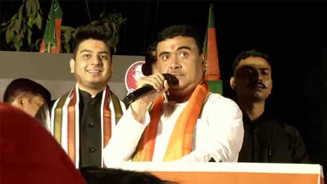 ಮಮತಾ ಬ್ಯಾನರ್ಜಿ ತಪ್ಪುತಪ್ಪಾಗಿ ಮಂತ್ರ ಹೇಳಿದ್ದಾರೆ: ರೆಕಾರ್ಡ್​ ಹಾಕಿ ತೋರಿಸಿದ ಬಿಜೆಪಿಯ ಸುವೇಂದು ಅಧಿಕಾರಿ