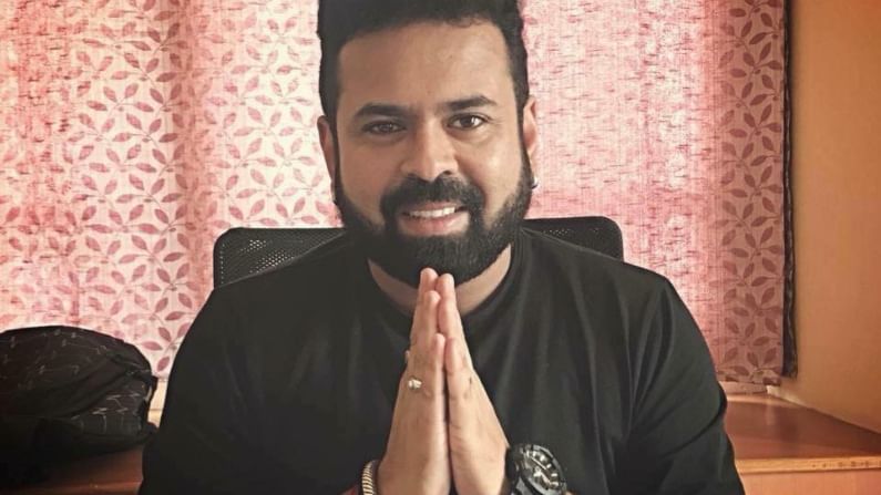 ‘ವ್ಯಾಕ್ಸಿನ್ ಬಂದಮೇಲೂ ಲಾಕ್ಡೌನ್ ಮಾಡುವುದು ವಿಪರ್ಯಾಸ’: ಯುವರತ್ನ ನಿರ್ದೇಶಕ ಸಂತೋಷ್ ಆನಂದ್ರಾಮ್! ‘ವ್ಯಾಕ್ಸಿನ್ ಬಂದಮೇಲೂ ಲಾಕ್ಡೌನ್ ಮಾಡುವುದು ವಿಪರ್ಯಾಸ’: ಯುವರತ್ನ ನಿರ್ದೇಶಕ ಸಂತೋಷ್ ಆನಂದ್ರಾಮ್!