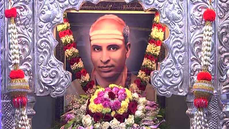 ಶಾಂತವೀರೇಶ್ವರ ಸ್ವಾಮೀಜಿ 41ನೇ ವರ್ಷದ ಪುಣ್ಯ ಸ್ಮರಣೋತ್ಸವ: 61 ಕೆಜಿಯ ಬೆಳ್ಳಿ ಗದ್ದುಗೆ ಅರ್ಪಿಸಿದ ವಿದ್ಯಾರ್ಥಿಗಳು
