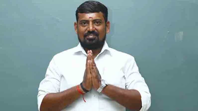 ‘ಚಂದ್ರಲೋಕಕ್ಕೆ ಪ್ರವಾಸ.. ಮನೆಗೊಂದು ಸಣ್ಣ ಹೆಲಿಕಾಪ್ಟರ್’ -ತಮಿಳುನಾಡಿನ ಅಭ್ಯರ್ಥಿಯ ಚುನಾವಣಾ ಪ್ರಣಾಳಿಕೆಗಳಿವು ; ಇದರಲ್ಲಿದೆ ಒಂದು ಟ್ವಿಸ್ಟ್ ‘ಚಂದ್ರಲೋಕಕ್ಕೆ ಪ್ರವಾಸ.. ಮನೆಗೊಂದು ಸಣ್ಣ ಹೆಲಿಕಾಪ್ಟರ್’ -ತಮಿಳುನಾಡಿನ ಅಭ್ಯರ್ಥಿಯ ಚುನಾವಣಾ ಪ್ರಣಾಳಿಕೆಗಳಿವು ; ಇದರಲ್ಲಿದೆ ಒಂದು ಟ್ವಿಸ್ಟ್