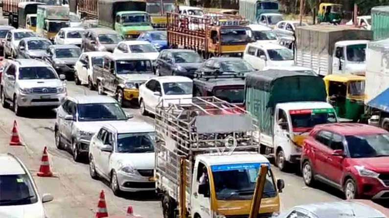 ಬೆಂಗಳೂರಿನಲ್ಲಿ ಜೋರಾದ ಪ್ರತಿಭಟನೆ ಕಾವು; ಟ್ರಾಫಿಕ್ ಕಿರಿಕಿರಿಯಿಂದ ಹೈರಾಣಾದ ಜನಸಾಮಾನ್ಯರು