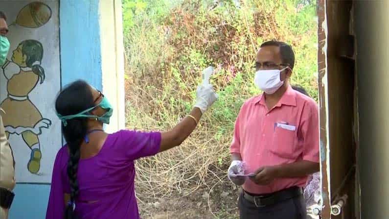 West Bengal Elections 2021: ಮತದಾನ ಆರಂಭದ ಬೆನ್ನಲ್ಲೇ ಪಶ್ಚಿಮ ಬಂಗಾಳದಲ್ಲಿ 22 ಕಚ್ಚಾ ಬಾಂಬ್ ಪತ್ತೆ West Bengal Elections 2021: ಮತದಾನ ಆರಂಭದ ಬೆನ್ನಲ್ಲೇ ಪಶ್ಚಿಮ ಬಂಗಾಳದಲ್ಲಿ 22 ಕಚ್ಚಾ ಬಾಂಬ್ ಪತ್ತೆ