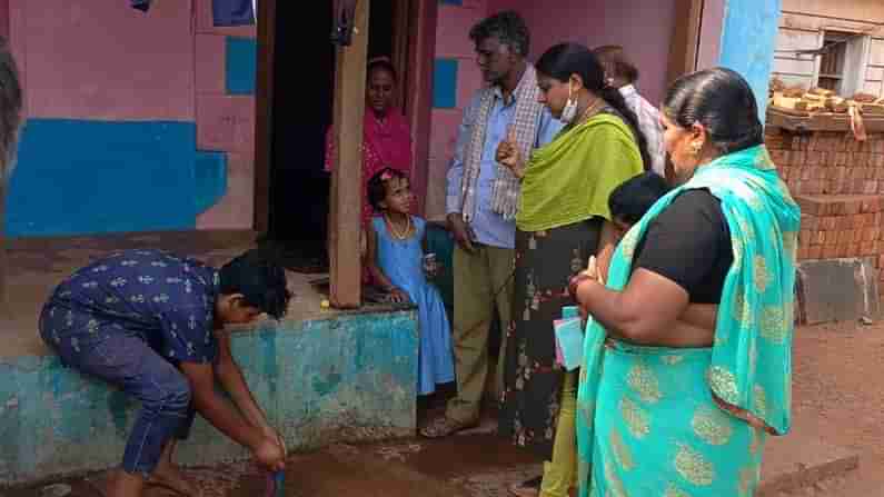 ನೀರು ಪೋಲು ಮಾಡಿದರೆ ಹುಷಾರ್: ಧಾರವಾಡ ಗ್ರಾಮವೊಂದರಲ್ಲಿ ಅಭಿಯಾನ