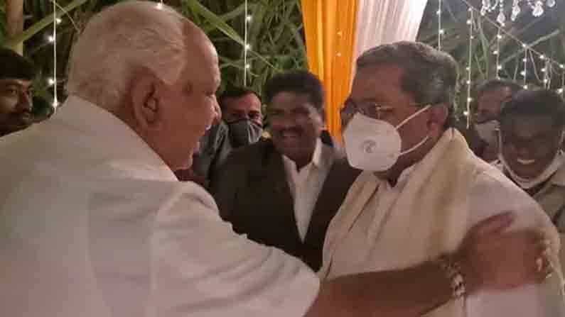 ಏನ್ ಸರ್ ನಮಗಿಂತ ಮೊದ್ಲೇ ಬರುತ್ತೀರಿ -ಸದನದಲ್ಲಿ ಸಿದ್ದು-BSY ಗುದ್ದಾಟ, ಹೊರಗೆ ಮುದ್ದಾಟ!