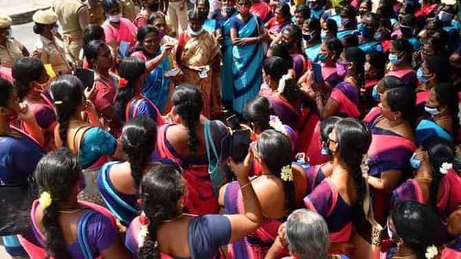 ಕೊಟ್ಟ ಮಾತು ತಪ್ಪಿದ ಸರ್ಕಾರಕ್ಕೆ ಬಿಸಿ ಮುಟ್ಟಿಸಲು ಮತ್ತೆ ಪ್ರತಿಭಟನೆಗೆ ಇಳಿದ ಅಂಗನವಾಡಿ ಕಾರ್ಯಕರ್ತೆಯರು.. ಮೌರ್ಯ ಸರ್ಕಲ್‌ನಲ್ಲಿ ಪ್ರತಿಭಟನೆ