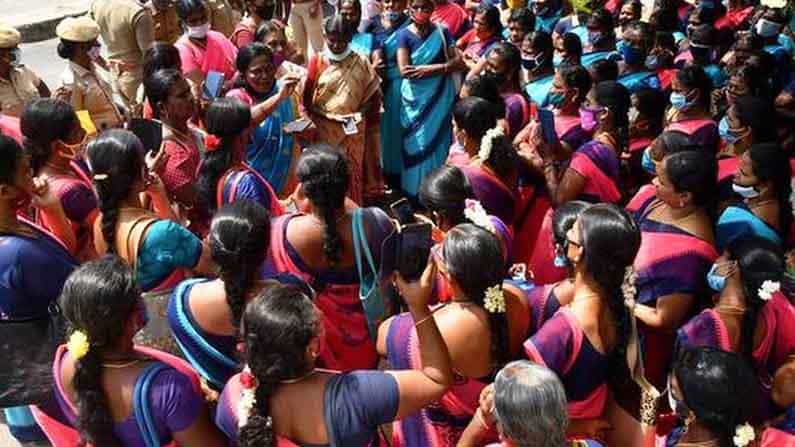 ಕೊಟ್ಟ ಮಾತು ತಪ್ಪಿದ ಸರ್ಕಾರಕ್ಕೆ ಬಿಸಿ ಮುಟ್ಟಿಸಲು ಮತ್ತೆ ಪ್ರತಿಭಟನೆಗೆ ಇಳಿದ ಅಂಗನವಾಡಿ ಕಾರ್ಯಕರ್ತೆಯರು.. ಮೌರ್ಯ ಸರ್ಕಲ್‌ನಲ್ಲಿ ಪ್ರತಿಭಟನೆ