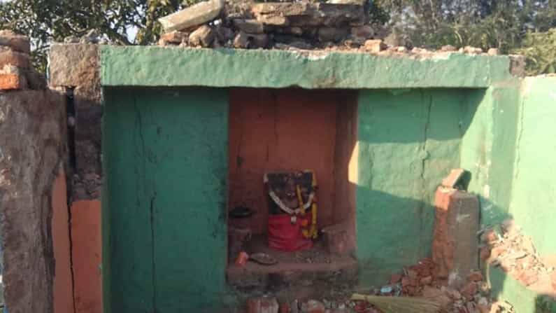 ಶಿಡ್ಲಘಟ್ಟ: ದೇವಸ್ಥಾನಕ್ಕೆ ಡಿಕ್ಕಿ ಹೊಡೆದ ಕ್ಯಾಂಟರ್, ಕ್ಲೀನರ್ ಸ್ಥಳದಲ್ಲೇ ಸಾವು ಶಿಡ್ಲಘಟ್ಟ: ದೇವಸ್ಥಾನಕ್ಕೆ ಡಿಕ್ಕಿ ಹೊಡೆದ ಕ್ಯಾಂಟರ್, ಕ್ಲೀನರ್ ಸ್ಥಳದಲ್ಲೇ ಸಾವು