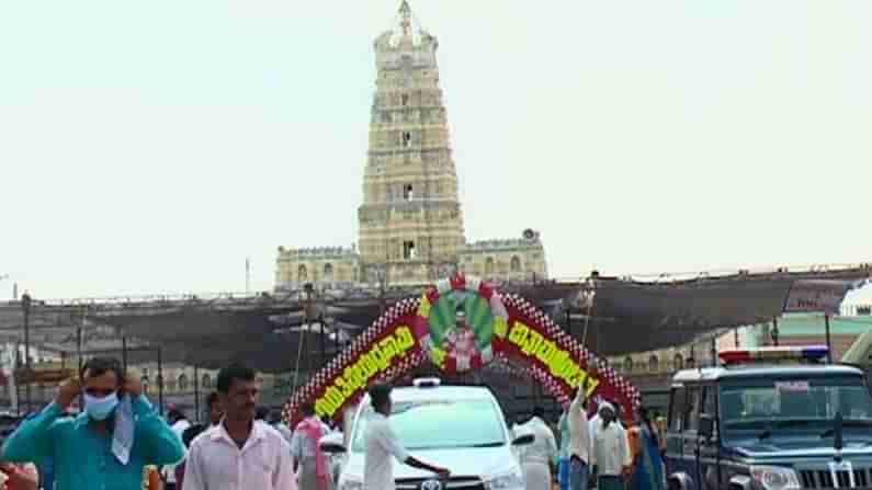 ಕೊರೊನಾ ಭೀತಿಯ ನಡುವೆಯೂ ವಿಜೃಂಭಣೆಯಿಂದ ನಡೆಯಿತು ಚಿತ್ರದುರ್ಗ ಶ್ರೀಗುರು ತಿಪ್ಪೇರುದ್ರಸ್ವಾಮಿ ಜಾತ್ರೆ