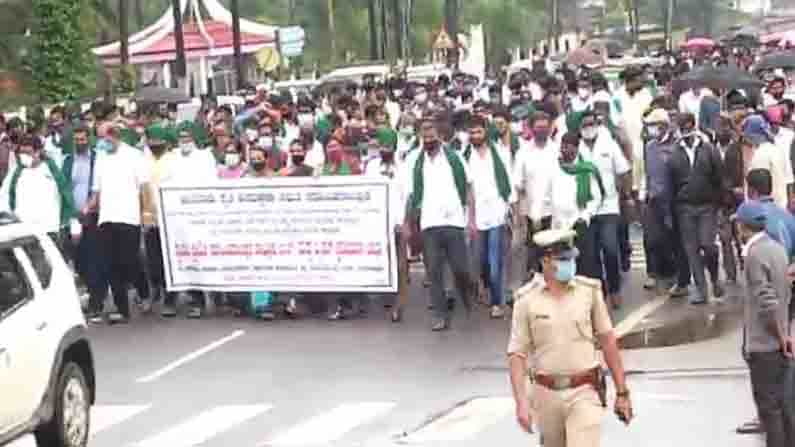 ನಮಗೆ ಬದುಕು ಬೇಕು. ಚುನಾವಣೆಯೇ ಬೇಡ.. ಮಲೆನಾಡಿನ ಜನರಿಂದ ಚುನಾವಣೆ ಬಹಿಷ್ಕಾರ ನಮಗೆ ಬದುಕು ಬೇಕು. ಚುನಾವಣೆಯೇ ಬೇಡ.. ಮಲೆನಾಡಿನ ಜನರಿಂದ ಚುನಾವಣೆ ಬಹಿಷ್ಕಾರ