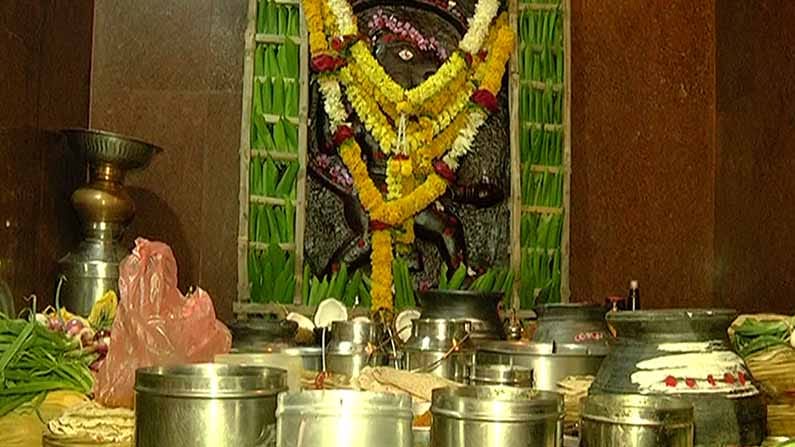 ವಿಜಯಪುರ ಜಿಲ್ಲೆಯಲ್ಲಿ ಪ್ರತಿ ವರ್ಷ ನಡೆಯುವ ಖಾರ ಕಟಾಂಬಲಿ ಆಚರಣೆ; ಗ್ರಾಮಸ್ಥರ ಸಾಮರಸ್ಯದ ಸಂಕೇತ ವಿಜಯಪುರ ಜಿಲ್ಲೆಯಲ್ಲಿ ಪ್ರತಿ ವರ್ಷ ನಡೆಯುವ ಖಾರ ಕಟಾಂಬಲಿ ಆಚರಣೆ; ಗ್ರಾಮಸ್ಥರ ಸಾಮರಸ್ಯದ ಸಂಕೇತ