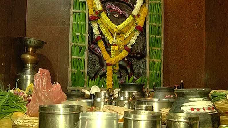 ವಿಜಯಪುರ ಜಿಲ್ಲೆಯಲ್ಲಿ ಪ್ರತಿ ವರ್ಷ ನಡೆಯುವ ಖಾರ ಕಟಾಂಬಲಿ ಆಚರಣೆ; ಗ್ರಾಮಸ್ಥರ ಸಾಮರಸ್ಯದ ಸಂಕೇತ ವಿಜಯಪುರ ಜಿಲ್ಲೆಯಲ್ಲಿ ಪ್ರತಿ ವರ್ಷ ನಡೆಯುವ ಖಾರ ಕಟಾಂಬಲಿ ಆಚರಣೆ; ಗ್ರಾಮಸ್ಥರ ಸಾಮರಸ್ಯದ ಸಂಕೇತ