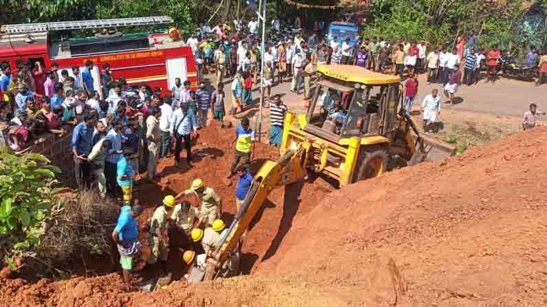 ಕೋಳಿ ತ್ಯಾಜ್ಯ ವಿಲೇವಾರಿಗೆ ಗುಂಡಿ ನಿರ್ಮಾಣ ಮಾಡುವಾಗ ಮಣ್ಣು ಬಿದ್ದು ಇಬ್ಬರು ಕಾರ್ಮಿಕರ ಸಾವು