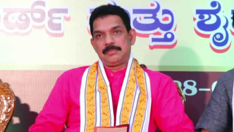 ಬ್ರಹ್ಮಶ್ರೀ ಪ್ರಶಸ್ತಿಗೆ ಅರ್ಹ ವ್ಯಕ್ತಿ ಜನಾರ್ದನ ಪೂಜಾರಿ ಮಾತ್ರ: ಸಂಸದ ಮತ್ತು ಬಿಜೆಪಿ ರಾಜ್ಯಾಧ್ಯಕ್ಷ ನಳಿನ್ ಕುಮಾರ್ ಬ್ರಹ್ಮಶ್ರೀ ಪ್ರಶಸ್ತಿಗೆ ಅರ್ಹ ವ್ಯಕ್ತಿ ಜನಾರ್ದನ ಪೂಜಾರಿ ಮಾತ್ರ: ಸಂಸದ ಮತ್ತು ಬಿಜೆಪಿ ರಾಜ್ಯಾಧ್ಯಕ್ಷ ನಳಿನ್ ಕುಮಾರ್