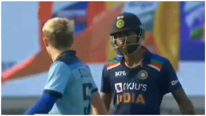 India vs England: ಒಂದೇ ಓವರ್ನಲ್ಲಿ 3 ಸಿಕ್ಸರ್ ಸಿಡಿಸಿದ್ದಕ್ಕೆ ಹಾರ್ದಿಕ್ ಮೇಲೆ ಸ್ಯಾಮ್ ಕರನ್ ಗರಂ.. ಪಾಂಡ್ಯ ಖಡಕ್ ರಿಯಾಕ್ಷನ್! ವಿಡಿಯೋ ನೋಡಿ India vs England: ಒಂದೇ ಓವರ್ನಲ್ಲಿ 3 ಸಿಕ್ಸರ್ ಸಿಡಿಸಿದ್ದಕ್ಕೆ ಹಾರ್ದಿಕ್ ಮೇಲೆ ಸ್ಯಾಮ್ ಕರನ್ ಗರಂ.. ಪಾಂಡ್ಯ ಖಡಕ್ ರಿಯಾಕ್ಷನ್! ವಿಡಿಯೋ ನೋಡಿ
