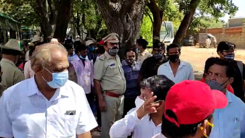 ಡಾ.ಶಿವರಾಮ ಕಾರಂತ ಬಡಾವಣೆಗೆ ಭೂಸ್ವಾಧೀನ ಪ್ರಕ್ರಿಯೆ ವಿರೋಧಿಸಿ ರೈತರಿಂದ ಪ್ರತಿಭಟನೆ ಡಾ.ಶಿವರಾಮ ಕಾರಂತ ಬಡಾವಣೆಗೆ ಭೂಸ್ವಾಧೀನ ಪ್ರಕ್ರಿಯೆ ವಿರೋಧಿಸಿ ರೈತರಿಂದ ಪ್ರತಿಭಟನೆ