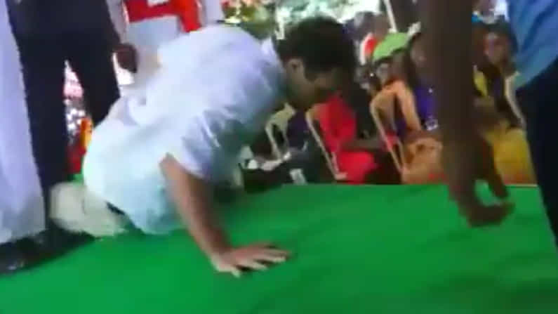 ತಮಿಳುನಾಡು ಚುನಾವಣಾ ಸಮಾವೇಶದಲ್ಲಿ ಒಂದೇ ಕೈಯಲ್ಲಿ ಪುಶ್-ಅಪ್ಸ್ ತೆಗೆದ ರಾಹುಲ್ ಗಾಂಧಿ: ವಿಡಿಯೋ ವೈರಲ್