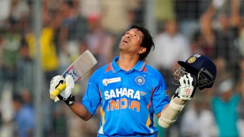ಭಾರತದ ಶ್ರೇಷ್ಠ ಬ್ಯಾಟ್ಸ್ಮನ್ ಸಚಿನ್ ತೆಂಡೂಲ್ಕರ್ ಅವರು ಶನಿವಾರ ಟ್ವೀಟ್ ಮಾಡಿದ್ದು, ಕೊರೊನಾ ಸೋಂಕು ತಗುಲಿರುವ ಬಗ್ಗೆ ಅಭಿಮಾನಿಗಳಿಗೆ ಮಾಹಿತಿ ನೀಡಿದ್ದಾರೆ. ಜೊತೆಗೆ ತಮ್ಮನ್ನು ತಾವು ಕ್ವಾರಂಟೈನ್ ಮಾಡಿಕೊಂಡಿದ್ದಾರೆ. ಸಚಿನ್ ತೆಂಡೂಲ್ಕರ್ ಅವರ ಮುಂಚೆಯೇ ಈ ಸಾಂಕ್ರಾಮಿಕ ರೋಗದಿಂದ ಅನೇಕ ಆಟಗಾರರು ನರಳಿದ್ದಾರೆ.