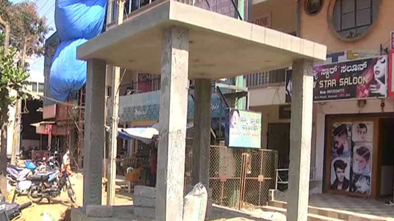 ಮರ ಕಡಿದಿದ್ದಕ್ಕೆ ಹೈಕೋರ್ಟ್ ಮೊರೆ : ತಾತ್ಕಾಲಿಕವಾಗಿ ಸ್ವಾಮೀಜಿ ವಿಗ್ರಹ ನಿರ್ಮಾಣಕ್ಕೆ ತಡೆ ಮರ ಕಡಿದಿದ್ದಕ್ಕೆ ಹೈಕೋರ್ಟ್ ಮೊರೆ : ತಾತ್ಕಾಲಿಕವಾಗಿ ಸ್ವಾಮೀಜಿ ವಿಗ್ರಹ ನಿರ್ಮಾಣಕ್ಕೆ ತಡೆ