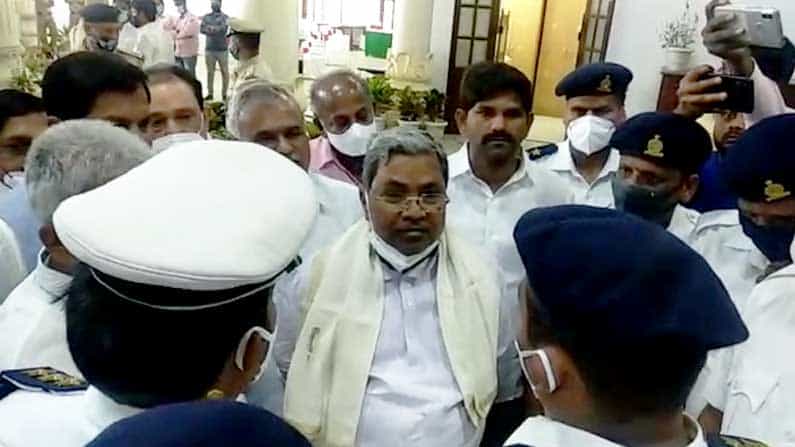ವಿಧಾನಸೌಧ ಯಡಿಯೂರಪ್ಪಂದು ಅಲ್ಲ, ಕಾಗೇರಿದೂ ಅಲ್ಲ; ಶಾಸಕ ಸಂಗಮೇಶ್ರನ್ನು ಹೌಸ್ ಒಳಗೆ ಬಿಡ್ರಿ: ಸಿದ್ದರಾಮಯ್ಯ ಗುಡುಗು