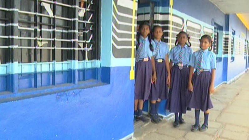 ಸರ್ಕಾರಿ ಶಾಲೆಗೆ ತ್ರೀಡಿ ಪೇಂಟಿಂಗ್ : ಬೀದರ್ ಜಿಲ್ಲೆಯ ಸರ್ಕಾರಿ ಶಾಲೆಗಳಿಗೆ ಮಕ್ಕಳನ್ನು ಕರೆ ತರಲು ವಿನೂತನ ಪ್ರಯತ್ನ ಸರ್ಕಾರಿ ಶಾಲೆಗೆ ತ್ರೀಡಿ ಪೇಂಟಿಂಗ್ : ಬೀದರ್ ಜಿಲ್ಲೆಯ ಸರ್ಕಾರಿ ಶಾಲೆಗಳಿಗೆ ಮಕ್ಕಳನ್ನು ಕರೆ ತರಲು ವಿನೂತನ ಪ್ರಯತ್ನ