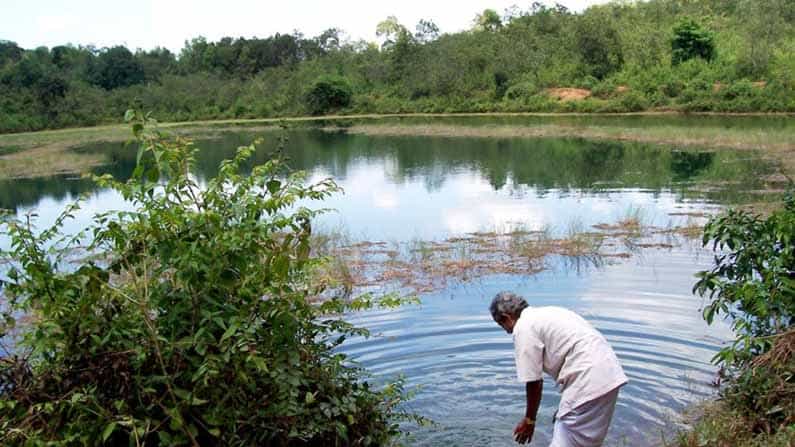 ನೀರೆಚ್ಚರದ ಬದುಕು | ನೀರು ಪೋಲು ಮಾಡುವುದೂ ಸಮಾಜದ್ರೋಹ ಅಂತಾರೆ ಶ್ರೀಪಡ್ರೆ ನೀರೆಚ್ಚರದ ಬದುಕು | ನೀರು ಪೋಲು ಮಾಡುವುದೂ ಸಮಾಜದ್ರೋಹ ಅಂತಾರೆ ಶ್ರೀಪಡ್ರೆ