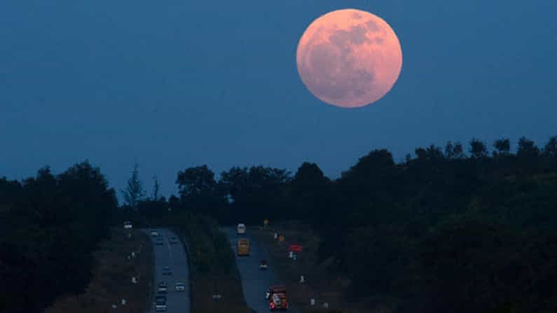 Lunar Eclipse 2021: ಮೇ 26ರ ಸೂಪರ್ ಬ್ಲಡ್ ಮೂನ್- ಪೂರ್ಣ ಚಂದ್ರಗ್ರಹಣದ ಬಗ್ಗೆ ನಿಮಗೆ ಗೊತ್ತಿರಬೇಕಾದ ಮಾಹಿತಿಗಳಿವು Lunar Eclipse 2021: ಮೇ 26ರ ಸೂಪರ್ ಬ್ಲಡ್ ಮೂನ್- ಪೂರ್ಣ ಚಂದ್ರಗ್ರಹಣದ ಬಗ್ಗೆ ನಿಮಗೆ ಗೊತ್ತಿರಬೇಕಾದ ಮಾಹಿತಿಗಳಿವು