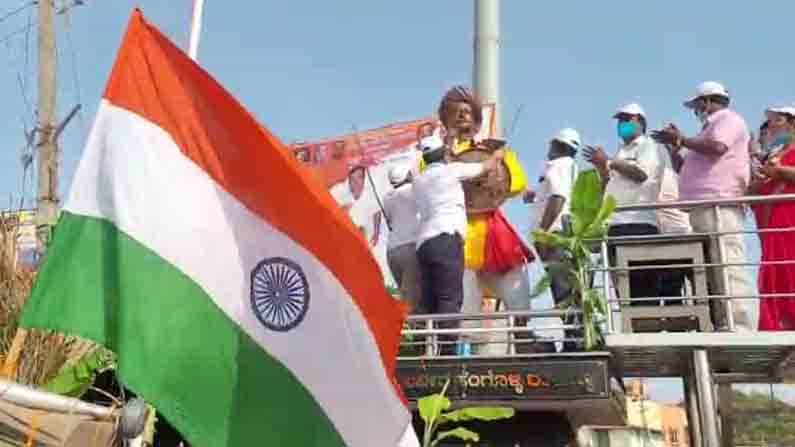 ಸ್ವಾತಂತ್ರ್ಯದ ಅಮೃತ ಮಹೋತ್ಸವ; ಶಾಸಕ ಎಂ.ಪಿ. ರೇಣುಕಾಚಾರ್ಯ, ಅಧಿಕಾರಿಗಳಿಂದ ಕಾಲ್ನಡಿಗೆ, ಸೈಕಲ್ ಜಾಥಾ ಸ್ವಾತಂತ್ರ್ಯದ ಅಮೃತ ಮಹೋತ್ಸವ; ಶಾಸಕ ಎಂ.ಪಿ. ರೇಣುಕಾಚಾರ್ಯ, ಅಧಿಕಾರಿಗಳಿಂದ ಕಾಲ್ನಡಿಗೆ, ಸೈಕಲ್ ಜಾಥಾ