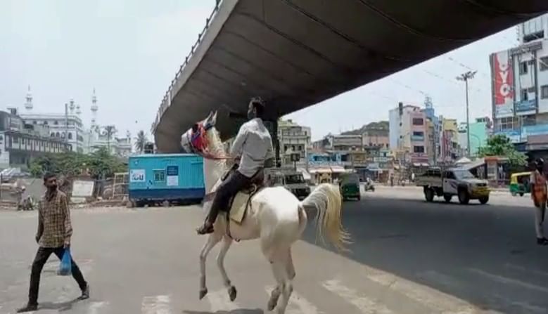 ಮದುವೆಗೆ ಹೋಗಲು ಕುದುರೆ ಏರಿ ಬಂದ ಯುವಕ! ಕುದುರೆಯ ಕಂಡು ಕೆ.ಆರ್.ಮಾರುಕಟ್ಟೆ ಪೊಲೀಸರು ಗಲಿಬಿಲಿ