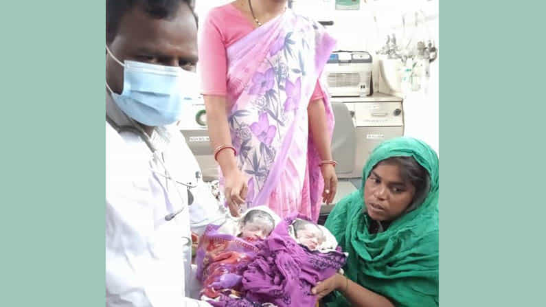 ಆರೋಗ್ಯ ಕವಚದಲ್ಲಿ ಅವಳಿ ಹೆಣ್ಣು ಮಕ್ಕಳ ಜನನ; ವಿಜಯಪುರ ಮಾರ್ಗಮಧ್ಯೆ ಆಂಬುಲೆನ್ಸ್​ನಲ್ಲೇ ಹೆರಿಗೆ