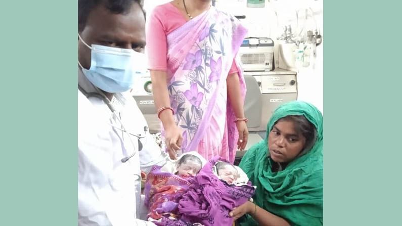 ಆರೋಗ್ಯ ಕವಚದಲ್ಲಿ ಅವಳಿ ಹೆಣ್ಣು ಮಕ್ಕಳ ಜನನ; ವಿಜಯಪುರ ಮಾರ್ಗಮಧ್ಯೆ ಆಂಬುಲೆನ್ಸ್ನಲ್ಲೇ ಹೆರಿಗೆ