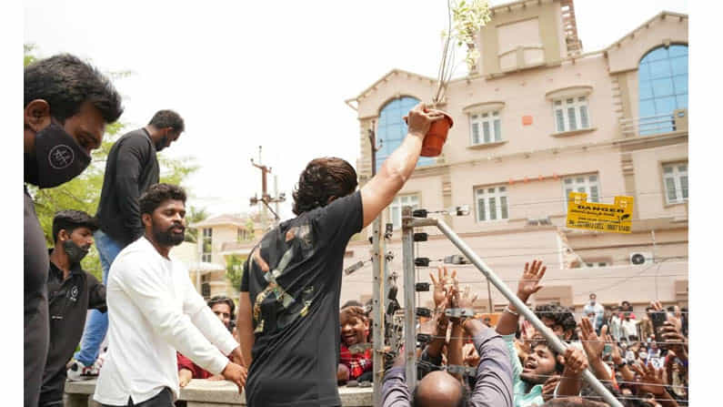 Allu Arjun: ಅಲ್ಲು ಅರ್ಜುನ್ ಬರ್ತ್ ಡೇ ವಿಚಾರದಲ್ಲಿ ಬಿತ್ತು ಕೇಸ್! ಮಧ್ಯರಾತ್ರಿ ಮೈಮರೆತಿದ್ದೇ ತಪ್ಪಾಯ್ತು