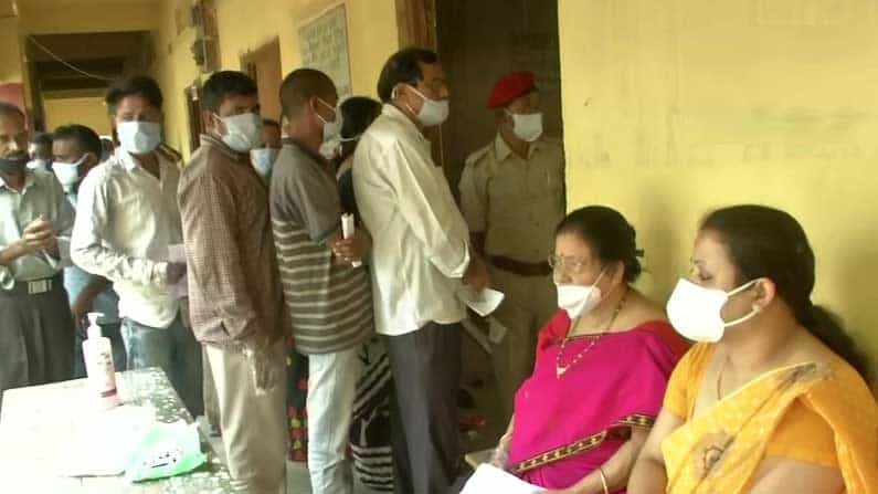 Assam elections 2021: ಅಸ್ಸಾಂ ವಿಧಾನಸಭೆ ಚುನಾವಣೆಯ ಕೊನೇ ಹಂತದ ಮತದಾನ ಮುಕ್ತಾಯ, ಶೇ 82 ಮತದಾನ Assam elections 2021: ಅಸ್ಸಾಂ ವಿಧಾನಸಭೆ ಚುನಾವಣೆಯ ಕೊನೇ ಹಂತದ ಮತದಾನ ಮುಕ್ತಾಯ, ಶೇ 82 ಮತದಾನ
