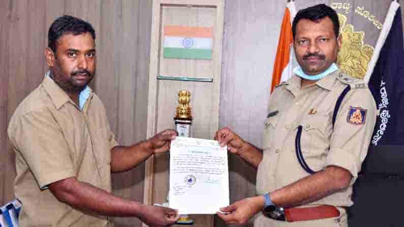 ಪ್ರಯಾಣಿಕ ಬಿಟ್ಟು ಹೋದ ಹಣ, ಚಿನ್ನ ಹಿಂತಿರುಗಿಸಿ ಪ್ರಾಮಾಣಿಕತೆ ಮೆರೆದ ಆಟೋ ಚಾಲಕ