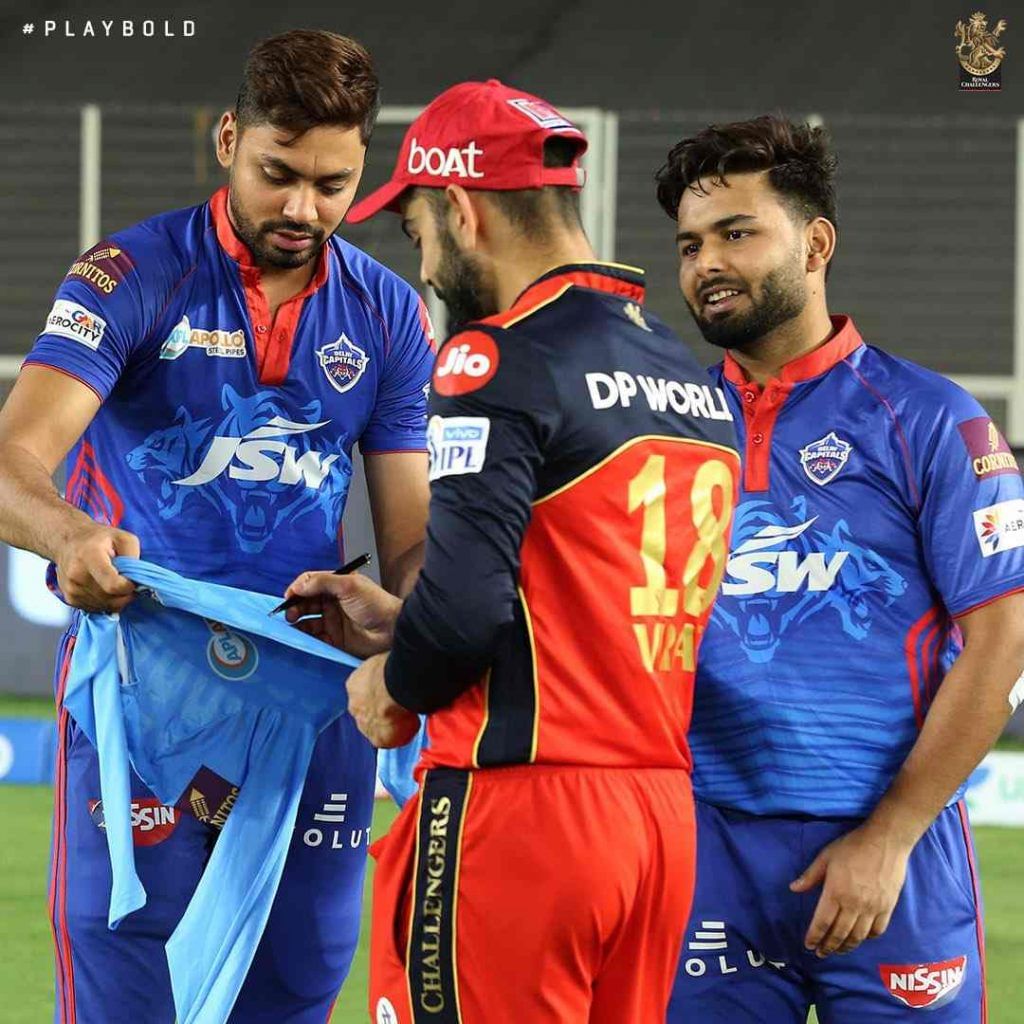 Avesh bowled well for delhi capitals, get pat from rcb captain virat kohli