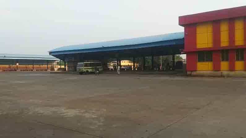 Bus Strike 5ನೇ ದಿನಕ್ಕೆ ಕಾಲಿಟ್ಟ ಸರ್ಕಾರಿ ಸಾರಥಿಗಳ ಮುಷ್ಕರ.. ಸಿಬ್ಬಂದಿ ಫಿಟ್ನೆಸ್ ಸರ್ಟಿಫಿಕೇಟ್ ಕೇಳಿದ ಬಿಎಂಟಿಸಿ Bus Strike 5ನೇ ದಿನಕ್ಕೆ ಕಾಲಿಟ್ಟ ಸರ್ಕಾರಿ ಸಾರಥಿಗಳ ಮುಷ್ಕರ.. ಸಿಬ್ಬಂದಿ ಫಿಟ್ನೆಸ್ ಸರ್ಟಿಫಿಕೇಟ್ ಕೇಳಿದ ಬಿಎಂಟಿಸಿ